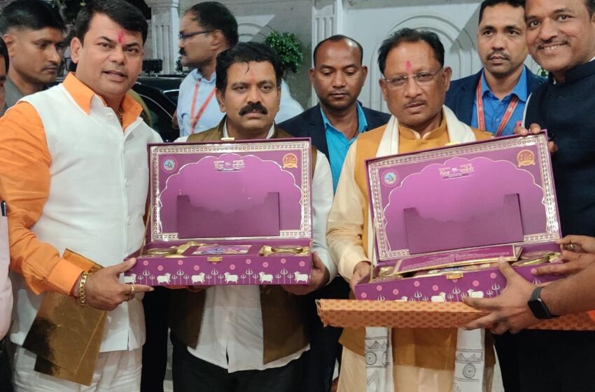  सरकार को न्यौता: बाबा की बारात में आएंगे सीएम और गृहमंत्री, दया ने दिया निमंत्रण, 8 को निकलेगी भव्य भोले की बारात*