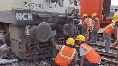  कैंट रेलवे स्टेशन पर दुर्ग नौतनवा का इंजन बेपटरी, डीडीयू नगर दौरे पर जा रहे थे डीआरएम