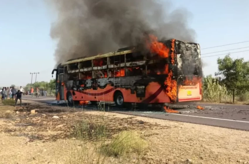  देश में हुए हादसों के बाद छत्तीसगढ़ परिवहन विभाग सतर्क हुआ, अब सभी स्लीपर और एसी बसों की होगी जांच