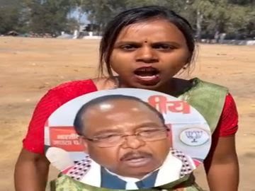  मंत्री रामविचार नेताम पर अभद्र टिप्पणी: सोशल मीडिया इन्फ्लुएंसर आकांक्षा टोप्पो के खिलाफ 8 थानों में शिकायत, गिरफ्तारी की मांग