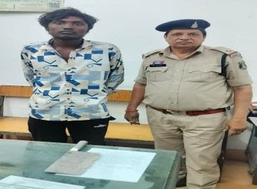  रायपुर के आमातालाब इलाके में राहगीरों को धमकाने वाला आरोपी भावेश जंघेल चढ़ा पुलिस के हत्थे, आर्म्स एक्ट के तहत कार्रवाई