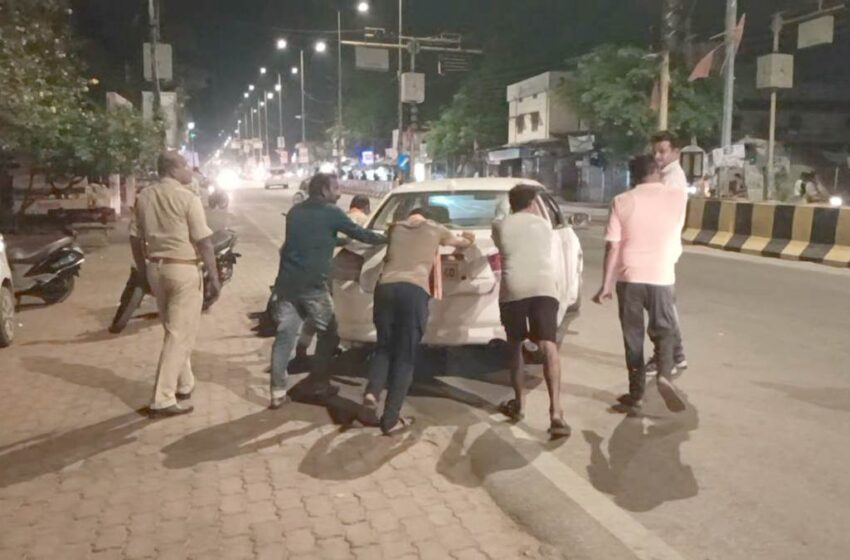  महासमुंद: बीच सड़क खराब हुई महाराष्ट्र नंबर की कार, तलाशी में निकला गांजा; तीन थानों की सुरक्षा व्यवस्था पर उठे सवाल