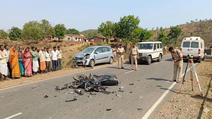  बालोद में भीषण सड़क हादसा: कार और बाइक की जोरदार भिड़ंत, तीन दोस्तों की मौके पर ही दर्दनाक मौत