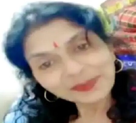  घर में खून से लथपथ मिली महिला की लाश, नशेड़ी बेटे पर हत्या का शक, तलाश में पुलिस