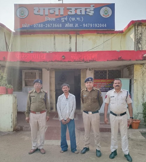  गण्डासा लेकर लहराते हुए लोगों को धमका रहा था आरोपी, पुलिस ने किया गिरफ्तार