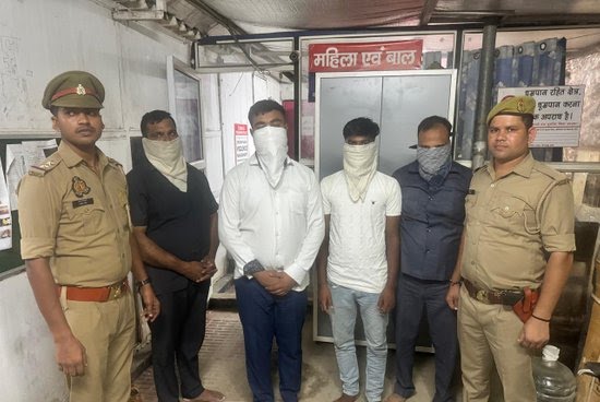  नोएडा पुलिस ने पकड़े 4 फर्जी आईएएस : शहर के कई बिजनेसमैन निशाने पर थे, गजब ढंग से ठगी करता था गैंग