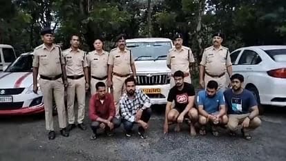  टीआई  बताकर करते थे लूट, गिरोह चढ़ा पुलिस के हत्थे, पुलिस विभाग के अधिकारी बनकर कार से निकलते थे आरोपी