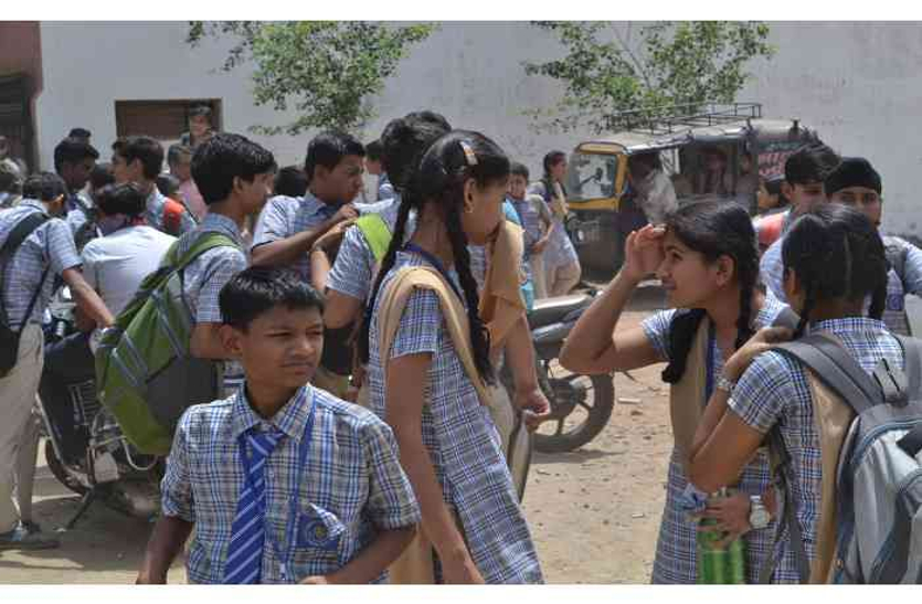  स्कूल बंद की मांग: बढ़ती गर्मी के कारण बच्चों की सेहत को बचाने के लिए स्कूलों को बंद कराये