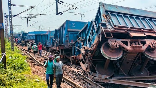  मध्य प्रदेश के कोतमा स्टेशन के पास मालगाड़ी के तीन डिब्बे पटरी से उतरे, कोयला लोडिंग के लिए जा रही थी खाली ट्रेन
