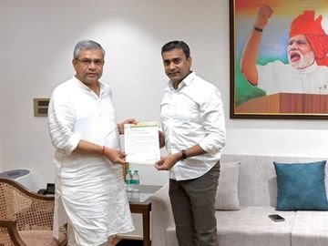  रीवा से बिलासपुर तक चलने वाली रीवा बिलासपुर एक्सप्रेस को दुर्ग तक चलने के लिए भाजपा नेता ने कि केंद्रीय रेल मंत्री अश्वनी वैष्णव से मुलाकात