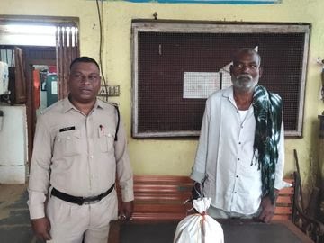  छत्तीसगढ़ की दुर्ग पुलिस ने ऑपरेशन विश्वास के तहत, नशे के 3 सौदागरों को किया गिरफ्तार, आरोपियों से कफ सिरप-और गांजा जब्त,