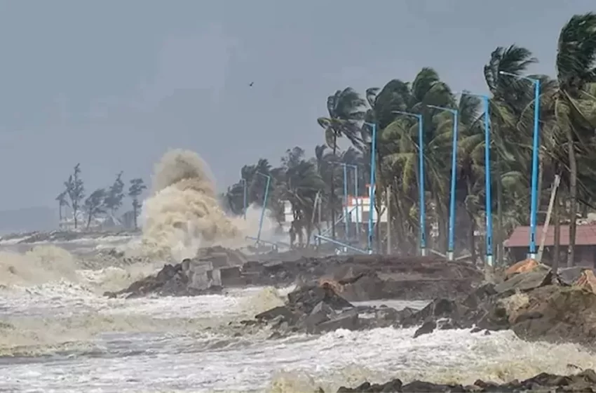  छठ पर चक्रवाती तूफान ‘मोंथा’ का अलर्ट, बंगाल-ओडिशा समेत इन राज्यों में होगी भारी बारिश,मौसम विभाग ने मछुआरों को समुद्र में न जाने की सलाह दी है।