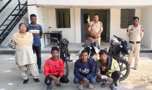  छत्तीसगढ़: रायगढ़ में बाइक चोर गिरोह का पर्दाफाश, तीन गिरफ्तार, 1 लाख की 3 मोटरसाइकिलें बरामद