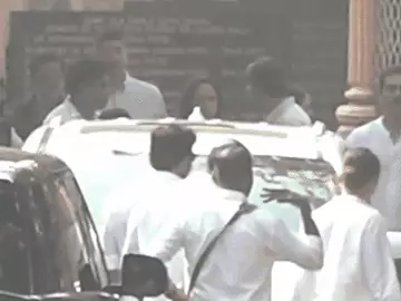  एक युग का अंत: पीएम मोदी और राष्ट्रपति ने जताया शोक; अमिताभ बच्चन, आमिर खान समेत कई सितारे अंतिम दर्शन को पहुंचे