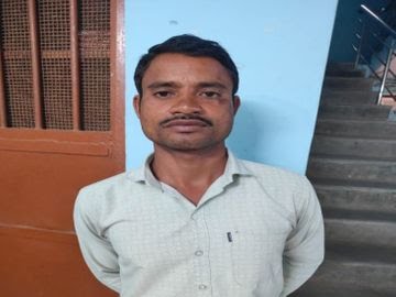  जिला बदर होने के बावजूद आरंग में दबंगई दिखा रहा आरोपी गिरधारी पटेल गिरफ्तार, सुरक्षा अधिनियम के तहत कार्रवाई