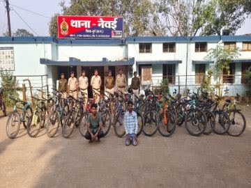  दुर्ग पुलिस ने साइकिल चोर गिरोह का भंडाफोड़ किया: 30 साइकिलें बरामद, दो गिरफ्तार