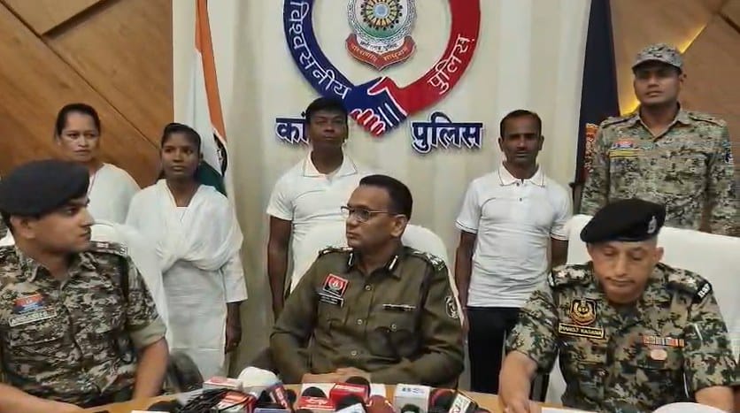  नक्सल मोर्चे पर बड़ी सफलता: कांकेर से गढ़चिरौली तक 15 नक्सलियों का समर्पण, 1 करोड़ रुपये से अधिक का इनाम था घोषित