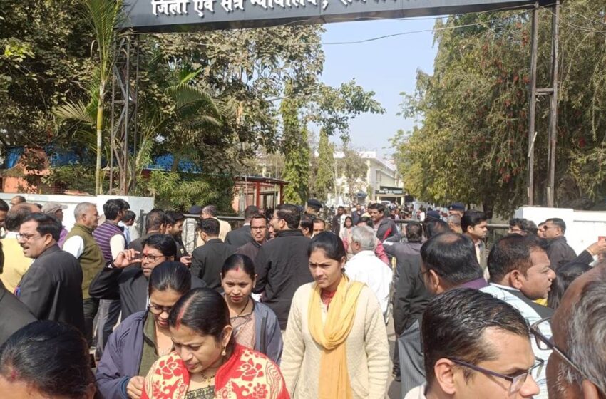  मध्य प्रदेश और छत्तीसगढ़ के 4 जिला न्यायालयों को बम से उड़ाने की धमकी, ई-मेल मिलते ही मचा हड़कंप