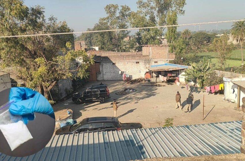  रतलाम पुलिस की बड़ी कार्रवाई: जावरा के चिकलाना में एमडी ड्रग फैक्ट्री का भंडाफोड़, 5 किलो ड्रग और हथियारों के साथ 10 आरोपी गिरफ्तार