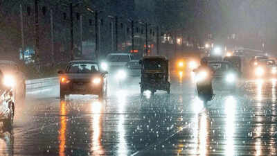  दिल्ली-NCR में बदला मौसम का मिजाज: सुबह से झमाझम बारिश, जहरीले प्रदूषण से मिली बड़ी राहत