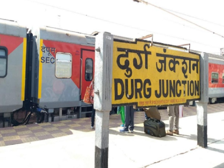  दुर्ग रेलवे स्टेशन पर यात्रियों को राहत: खराब पड़ा लगेज स्कैनर शुरू, जल्द चलेगा एस्केलेटर