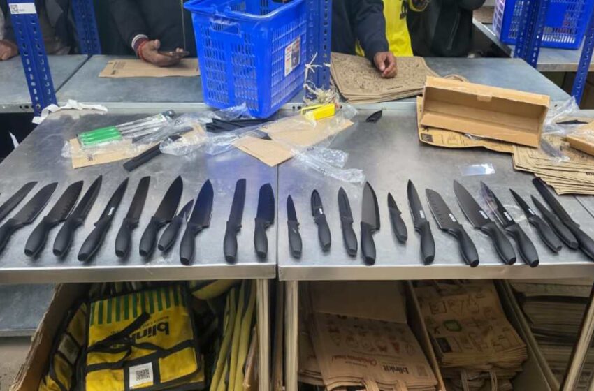  बिलासपुर पुलिस का बड़ा एक्शन: अमेजन-फ्लिपकार्ट समेत कई ई-कॉमर्स वेयरहाउसों पर छापा, भारी मात्रा में प्रतिबंधित चाकू बरामद