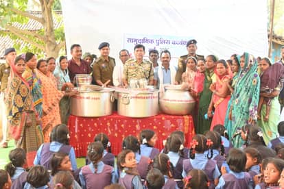  नक्सल प्रभावित क्षेत्रों में पुलिस की बड़ी पहल: एसपी वाई.पी. सिंह ने ग्रामीणों को बांटे बर्तन, बच्चों को मिली खेल सामग्री