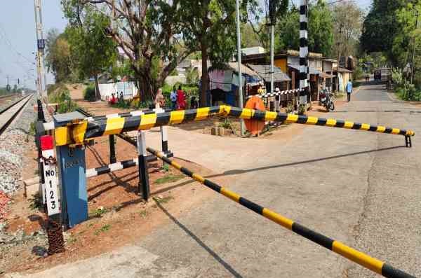  सावधान! कुगदा रेल फाटक 15 से 26 फरवरी तक रहेगा बंद; RUB निर्माण के कारण रेलवे ने बदला रूट 
