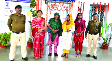  राजनांदगांव रेलवे स्टेशन पर यात्रियों से अवैध वसूली और बदसलूकी, RPF ने 4 किन्नरों को दबोचा