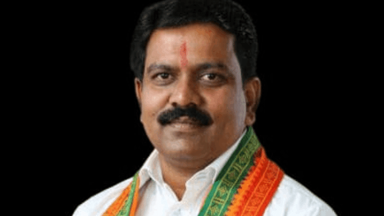  झीरम के शहीदों पर सियासत: गृह मंत्री विजय शर्मा ने पूर्व गृह मंत्री को घेरा, कहा- ‘शहीदों का अपमान कर रही कांग्रेस’