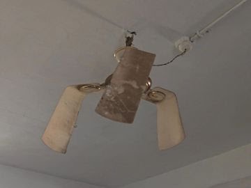  दुर्ग: स्कूल बना तांत्रिकों का अड्डा, तोड़फोड़ के बाद फर्नीचर फूंका; बच्चों और शिक्षकों में दहशत