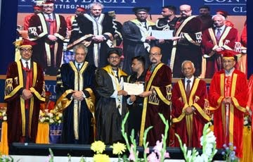  महासमुंद के शिवा आर्तत्राण पवार को एमेटी यूनिवर्सिटी में मिला गोल्ड मेडल, राज्यपाल रमेन डेका ने किया सम्मानित