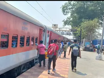  दुर्ग रेलवे स्टेशन पर रेलवे का ‘स्पेशल स्ट्राइक’: बिना टिकट यात्रियों और गंदगी पर चला चाबुक, वसूला भारी जुर्माना