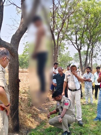  रायगढ़: खरसिया में पेड़ से लटकती मिली युवक की लाश, इलाके में फैली सनसनी