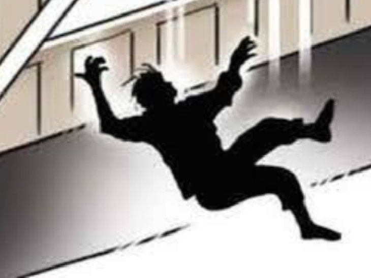  रायपुर एयरपोर्ट पर भीषण हादसा: 30 फीट ऊंची सीलिंग से यात्रियों के बीच गिरा मजदूर, इलाज के दौरान मौत