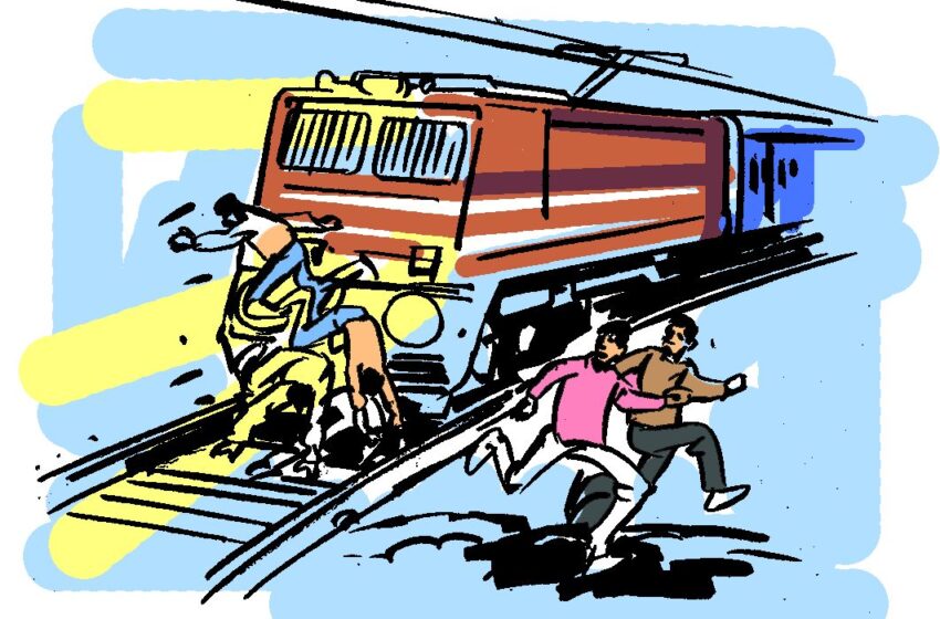  प्रयागराज रेल हादसा: ट्रैक पर शव देखने के चक्कर में बड़ा हादसा, ट्रेन की चपेट में आने से 5 लोगों की दर्दनाक मौत 