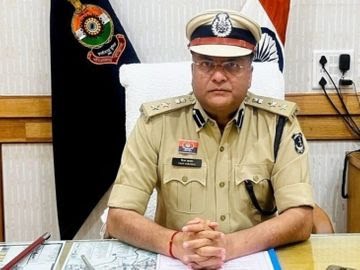  दुर्ग पुलिस विभाग में बड़ा प्रशासनिक फेरबदल, SSP विजय अग्रवाल ने 4 इंस्पेक्टर और 5 सब-इंस्पेक्टरों के तबादले का आदेश किया जारी