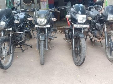  भिलाई: स्मृति नगर में बाइक चोरी करने वाले दो नाबालिग गिरफ्तार, चार मोटरसाइकिलें बरामद