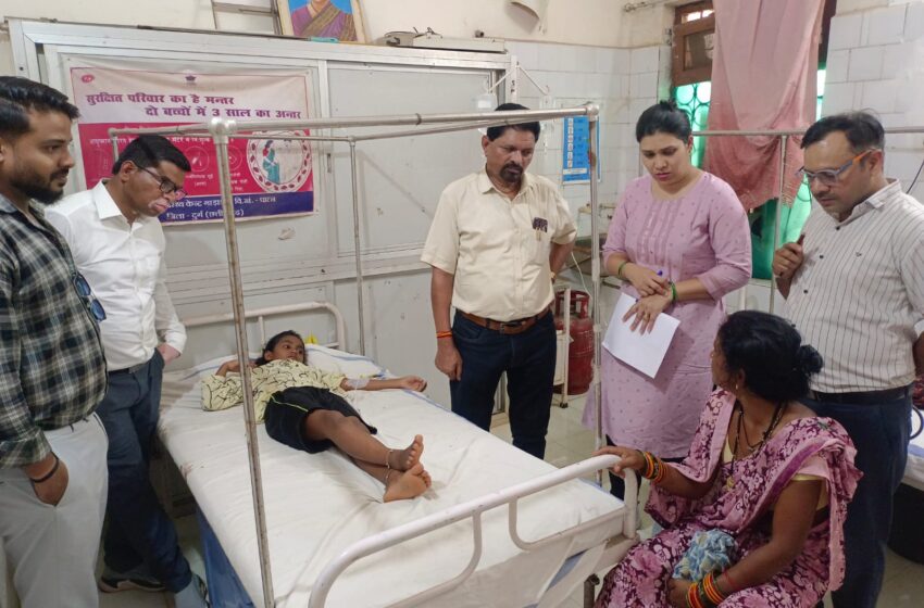  दुर्ग जिले के ग्राम बेलौदी (पाटन) में उल्टी-दस्त की शिकायत पर जांच में पहुंची स्वास्थ्य अमला*  