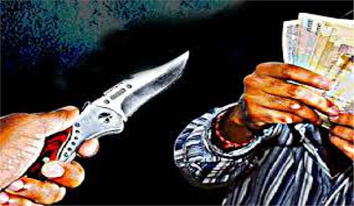  भिलाई में परीक्षा देने आए छात्र पर चाकूबाजी: सुपेला घड़ी चौक के पास 5 बदमाशों ने घेरा, 300 रुपये लूटे; मोबाइल छीनने का विरोध करने पर पैर पर मारा चाकू
