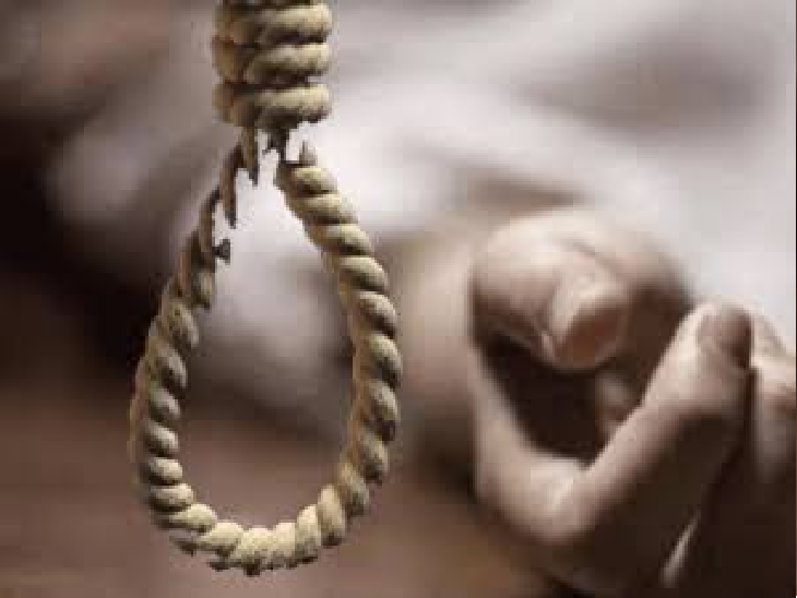  रायपुर: ज्वैलरी दुकान में लाखों की चोरी का संदिग्ध नाबालिग पुलिस को देख घबराया, फांसी लगाकर की आत्महत्या; विभाग में हड़कंप