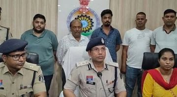 रायगढ़ पुलिस की अब तक की सबसे बड़ी कार्रवाई: 1 करोड़ से अधिक कैश के साथ ऑनलाइन सट्टा और हवाला नेटवर्क का भंडाफोड़