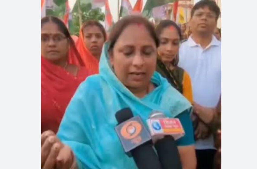 घुमका नगर पंचायत चुनाव परिणाम: कांग्रेस की फूलमती वर्मा बनीं पहली अध्यक्ष, भाजपा दिग्गजों के प्रचार के बाद भी हारी; पार्षदों में बीजेपी को बहुमत