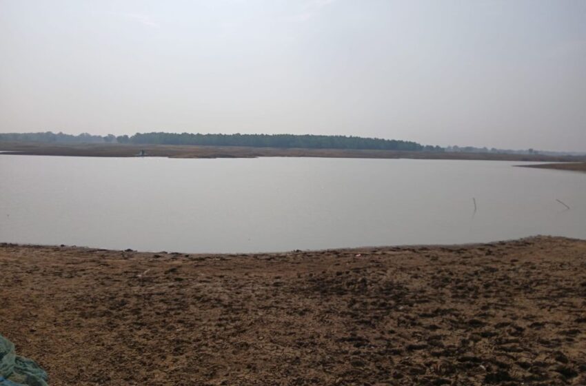  छत्तीसगढ़ ब्रेकिंग: सूरजपुर के बतरा बांध में बड़ा हादसा, मछली पकड़ने गए 9 ग्रामीणों की नाव पलटी; 3 लापता, रेस्क्यू जारी