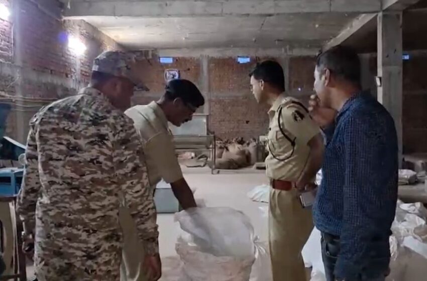  डिटर्जेंट पाउडर की आड़ में चल रही थी अवैध गुटखा फैक्ट्री, दुर्ग पुलिस ने कचांदुर में मारा छापा, भारी मात्रा में रॉ मटेरियल और मशीनें जप्त