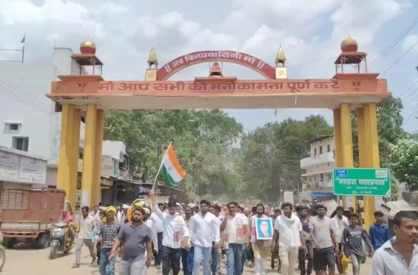  धमतरी में भारी बवाल: मूलभूत सुविधाओं को तरसे 52 गांवों के आदिवासियों ने किया कलेक्ट्रेट का घेराव, प्रशासन के छूटे पसीने
