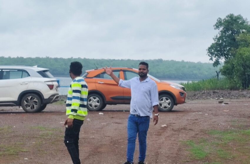  खरखरा डैम में बारिश के बीच उमड़ा पर्यटकों का सैलाब, प्रकृति के अद्भुत नजारे का लुत्फ उठाने पहुंच रहे लोग