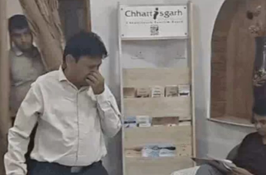 दुर्ग में ACB की बड़ी कार्रवाई: बेटे की शादी के लिए GPF फंड निकालने पर मांगी 10 हजार की रिश्वत; सहायक ग्रेड-2 रंगे हाथ गिरफ्तार