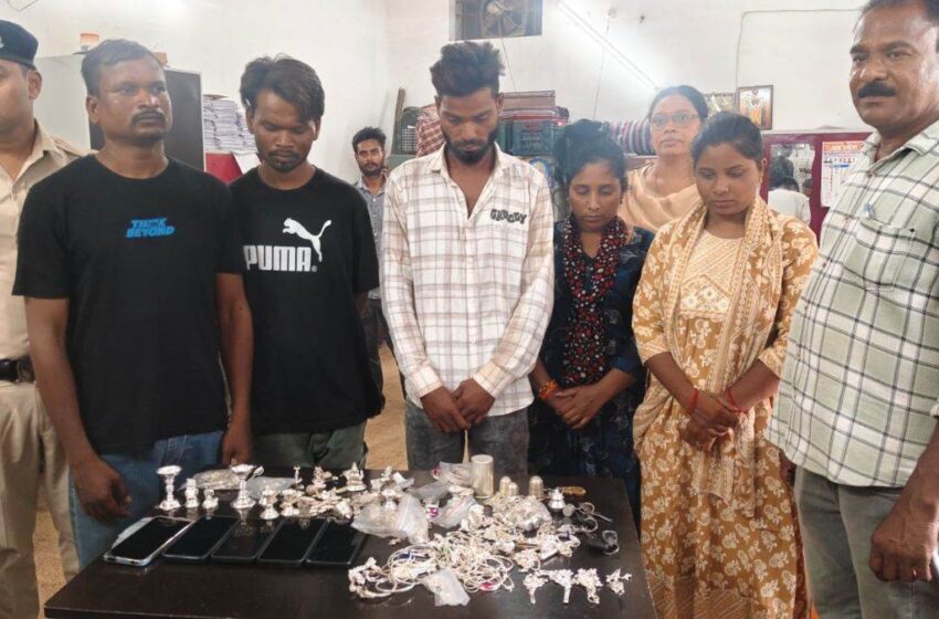  रायपुर में ‘श्री गुरू ज्वेलर्स’ सेंधमारी कांड का 72 घंटे में पर्दाफाश: 2 महिलाओं समेत 5 शातिर गिरफ्तार, 7.50 लाख के जेवरात बरामद