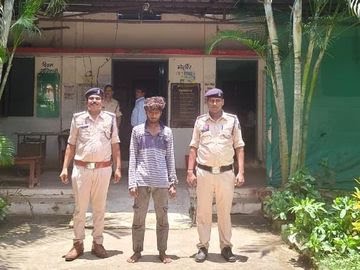  गांजे की तलब ने बनाया चोर: बालोद में घर साफ कर शराब दुकान के सामने 1-1 हजार में मोबाइल की बोली लगा रहा था युवक, लोगों ने दबोचा